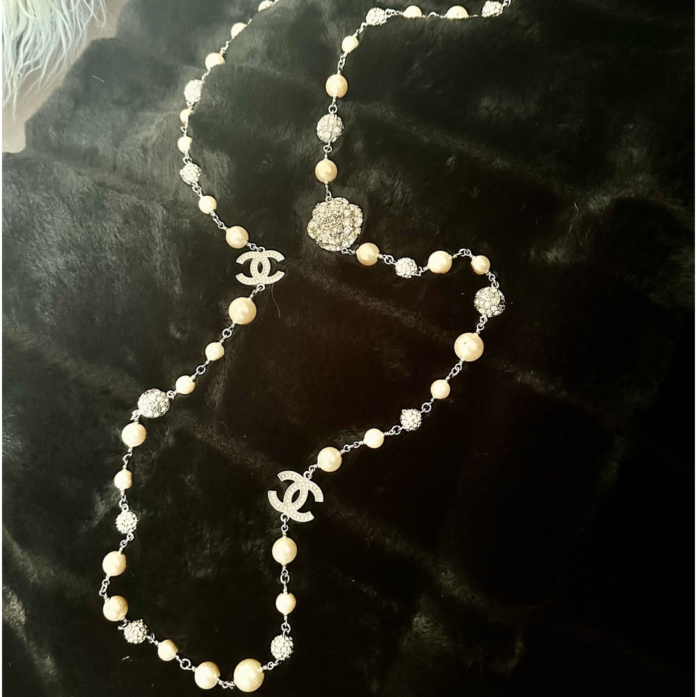 Authentic Chanel Silver CC Crystal light pink Pearl Long Necklace.Just gorgeous